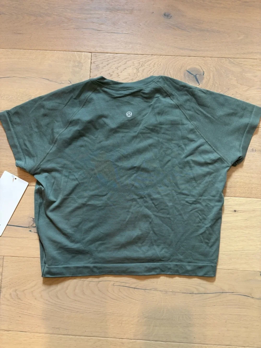 NWT Lululemon swiftly tech short sleeve cropped tee - Picture 2 of 3